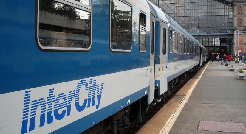 Szörnyű tragédia: elgázolt egy férfit a vonat Révfülöpnél