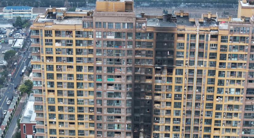 Tűz ütött ki az elektromos bicikliknél, tizenöten meghaltak egy kínai lakóházban