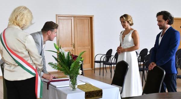 Lékai-Kiss Ramóna ismét esküvői ruhába bújt
