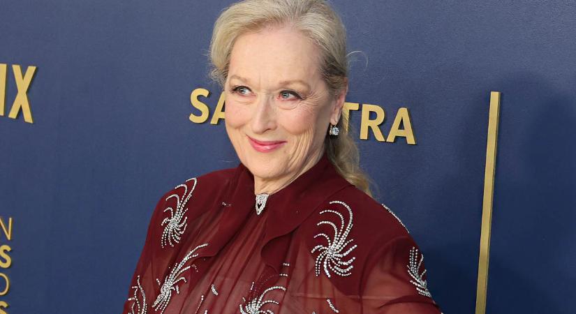 A 74 éves Meryl Streep szerint egy könnyed blúzruha mindig nőies: csodásan viseli