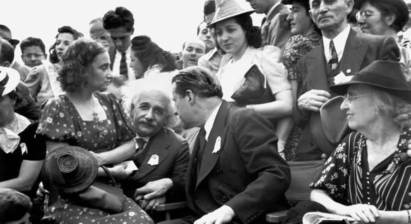 Einstein menekült a nácik elől, hihetetlen fondorlattal szökött meg előlük