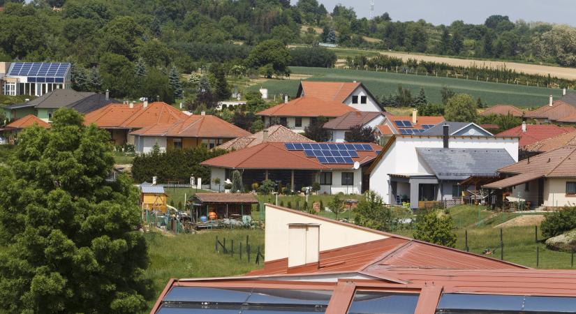 Ezentúl csak akkor lesz napelem a magyar háztartásokban, ha a hozzá tartozó akkumulátorra nagy támogatás jár