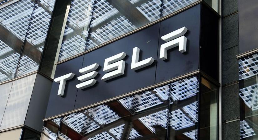 Óriási leépítést jelentett be a Tesla