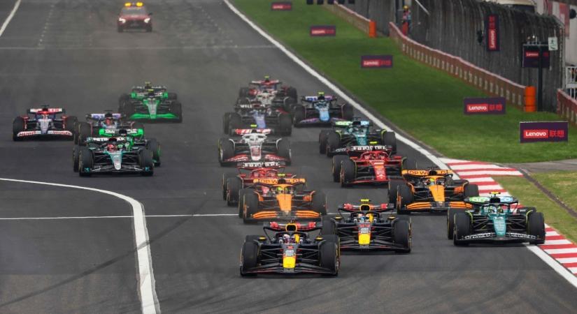 F1: Verstappen Kínában is első