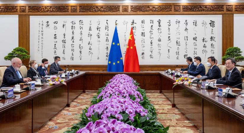 Az EU új frontot nyit Kína ellen, egy kémbotrány is kirobbant
