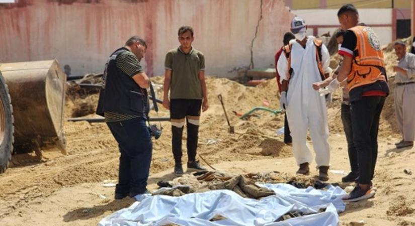 Tömegsírokban találták meg majdnem 400 ember testét egy gázai kórház területén