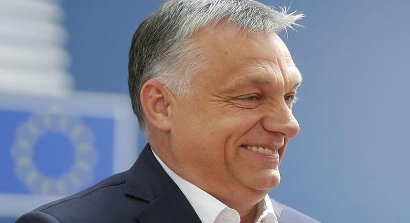 Lecserélte a polgármester a táblákat, Orbán-idézettel köszöntik a látogatókat  VIDEÓ