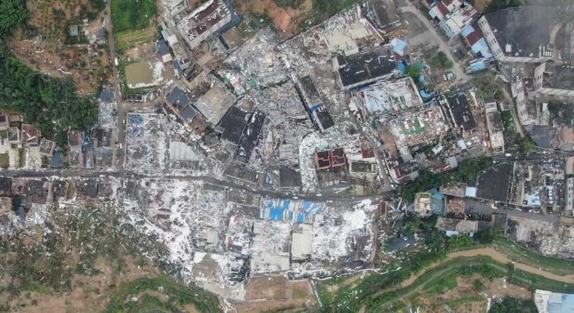 Hatalmas pusztítást okozott a tornádó a kínai Kantonban