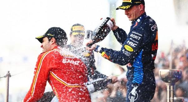 Verstappen és Sainz jövője, Norris sérülése: a hétfői F1-es hírek