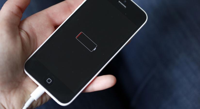 Az Apple bevallotta, hogy nem segít a sokak által használ akkumulátor kímélő trükk