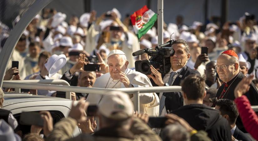 Egy éve pápalázban égett az ország: ez történt Ferenc pápával hazánkban, majd utána – fotók