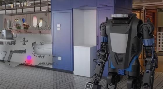 Bár nincsen feje, de takarítani és asztalt teríteni is segít az új háztartási robot – videó