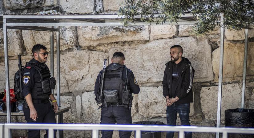 Fokozódik a helyzet: agyonlőttek egy rendőrt megkéselő turistát Jeruzsálemben