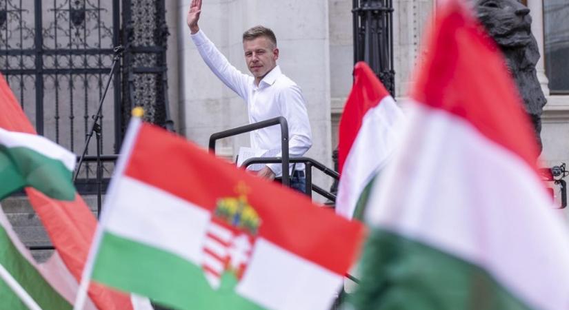 Medián: Magyar Péter minden ellenzéki pártot lesöpört az útból