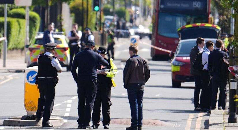 Kardos támadás történt Londonban: egy gyermek meghalt, többen megsérültek – videó