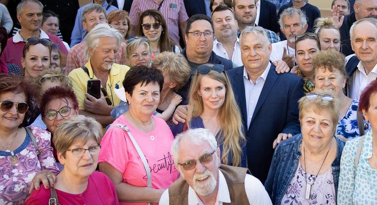 Új állomáson folytatódott Orbán Viktor kampánykörútja