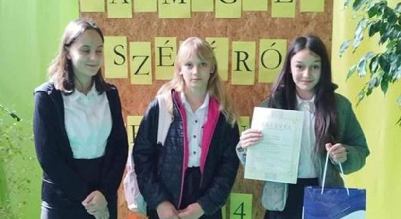 Vas Ketrin megnyerte korcsoportjában a szépíróversenyt