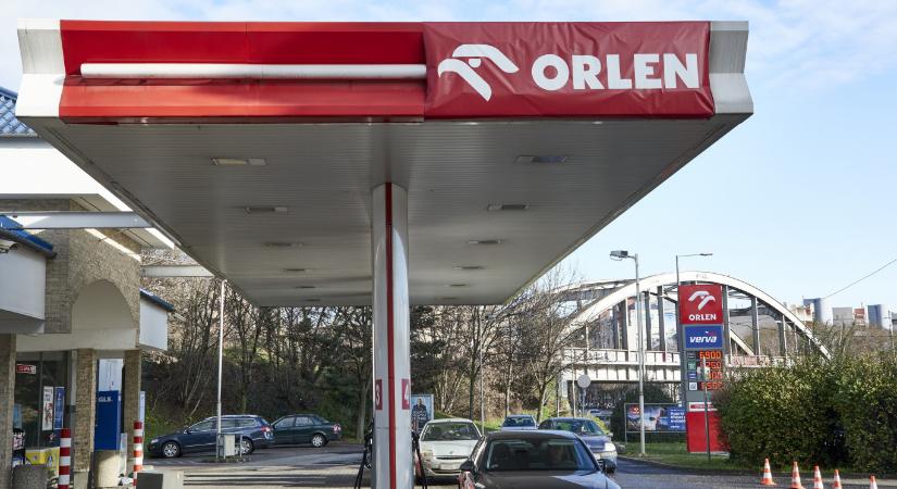 A lengyel hatóságok célkeresztjében a Mollal is üzletelő energiavállalat, az Orlen volt vezetőjét már a Hamász finanszírozásával is vádolják