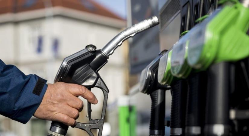 Az üzemanyag-kereskedők önkéntesen csökkentették az áraikat