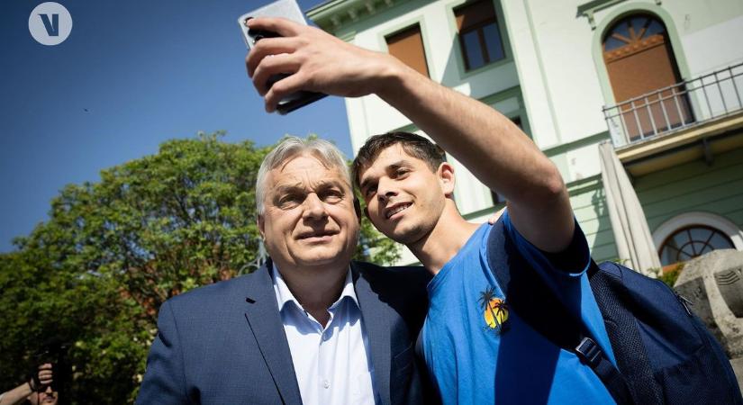 Megrohamozták az emberek Orbán Viktort: Kaposváron is mindenki vele akart fotózkodni