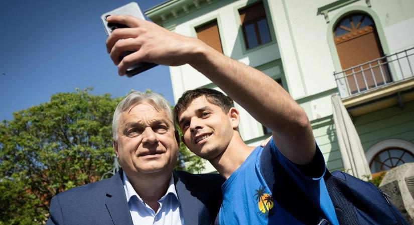 Orbán Viktor megmutatta, hogyan is kell tökéletes szelfit csinálni videó