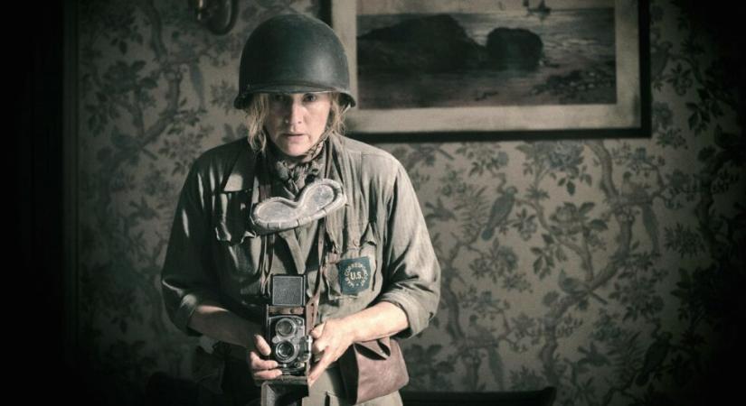 Kate Winslet Lee Millerként fotózza a háború áldozatait – trailer