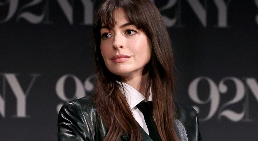 A 41 éves Anne Hathaway új arcát mutatta meg: vagány, férfias stílusával alig ismertük fel