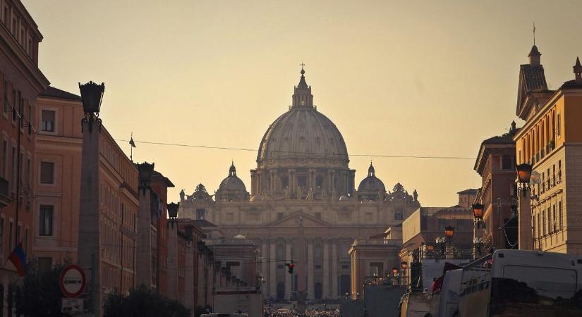 A Vatikán tud az idegenekről, de eltusolják – állítja a légierő pilótája