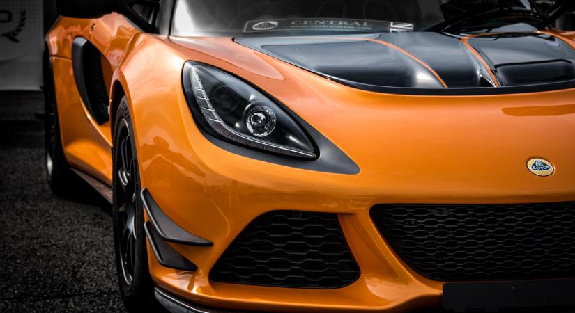 A tőzsdei bevezetés 5,5 milliárd dollárra értékeli a Lotus EV részlegét