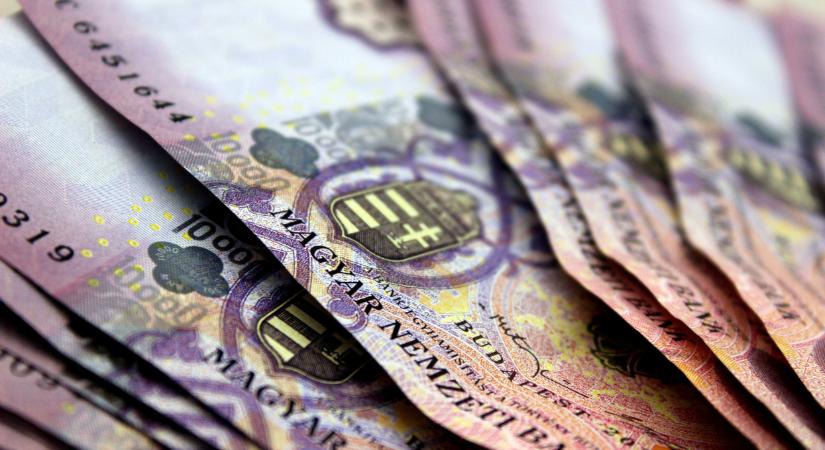 Így sarcolják meg a bankok a magyar ügyfeleket: súlyos tízezreket kell emiatt sokaknak fizetniük