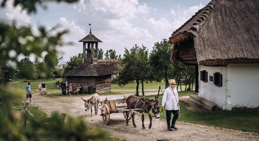 Huszáros programok várják a látogatókat a Szentendrei Skanzenben