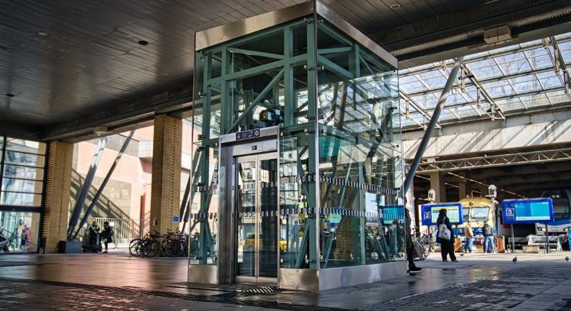 Mától használható az új lift a Nyugati pályaudvaron