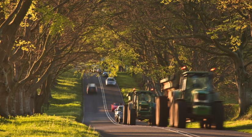 Nem csitulnak a kedélyek: több száz utat bénítottak meg a lengyel gazdák