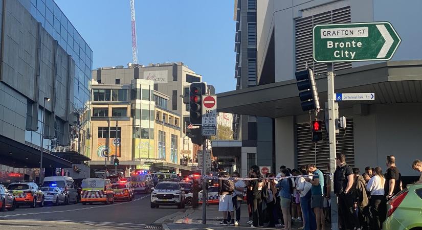Fegyveres támadás egy bevásárlóközpontban – lövések is eldördültek