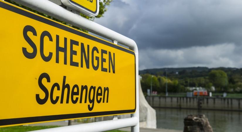 Vasárnaptól Románia és Bulgária is a schengeni övezet része