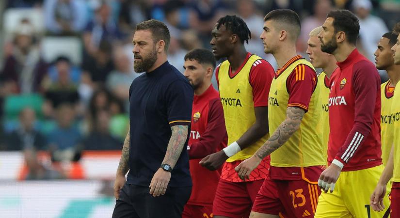 Egy játékos rosszul lett, félbeszakították az AS Roma meccsét – videóval