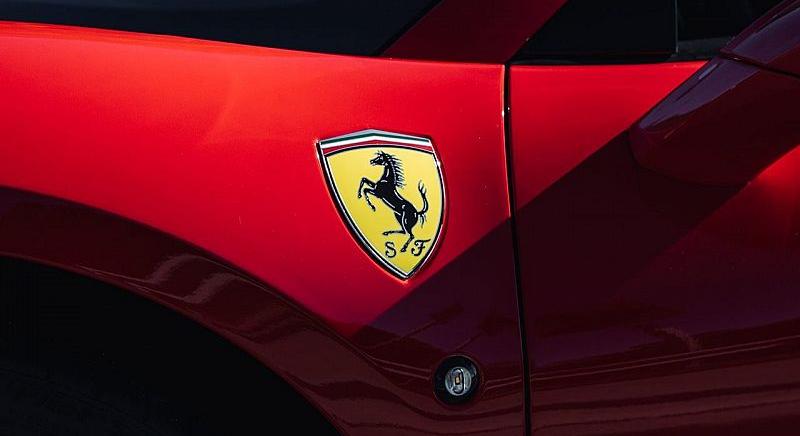 A Ferrari meg akar győzni mindenkit, hogy az e-autó a jövő