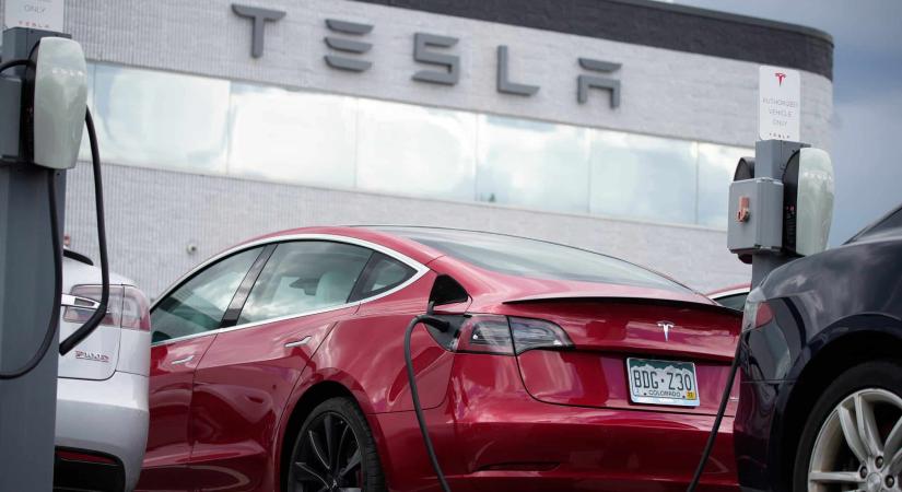 Musk kirúgja a Tesla alkalmazottainak több mint 10%-át