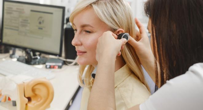 4 tünet, amely halláskárosodást jelezhet