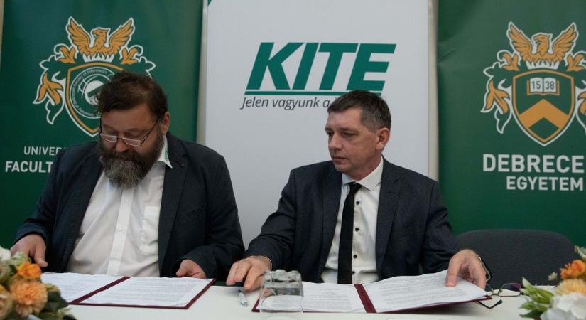 Együttműködési megállapodást kötött a Debreceni Egyetem Informatikai Kara és a KITE Zrt.