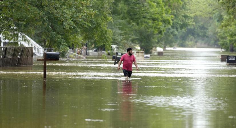 Texasban több száz embert kellett kimenteni a folyamatos esőzések miatt