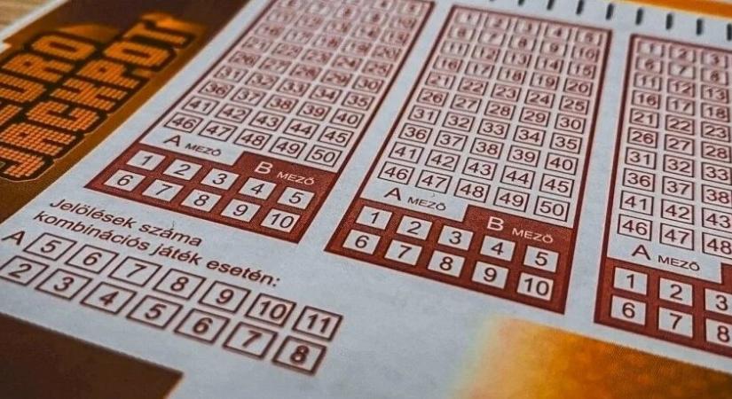 Eurojackpot: 17 ezer milliárdos pénzesőben úszkálhat egy nyertes, ha ezeket a számokat húzta be