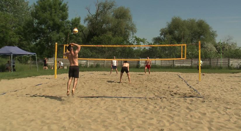 Ünnepélyesen felavatták Kelet-Magyarország első profi strandröplabda edzőközpontját Debrecenben