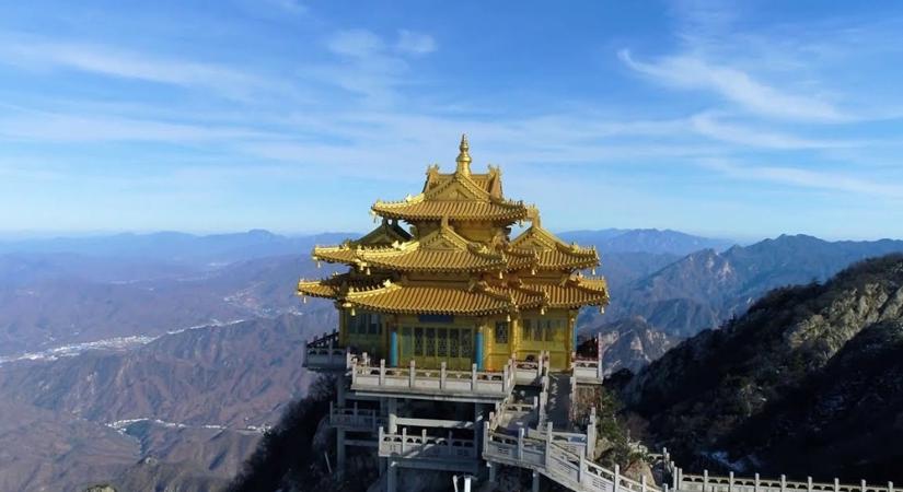 Arany pavilonok a hegy tetején: a taoizmus fellegvára