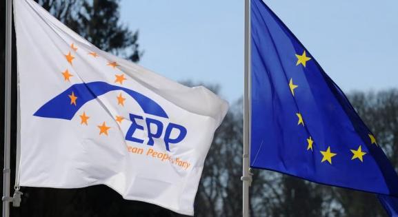 Európai Néppárt: Fidesz ki, Magyar Péterék be?