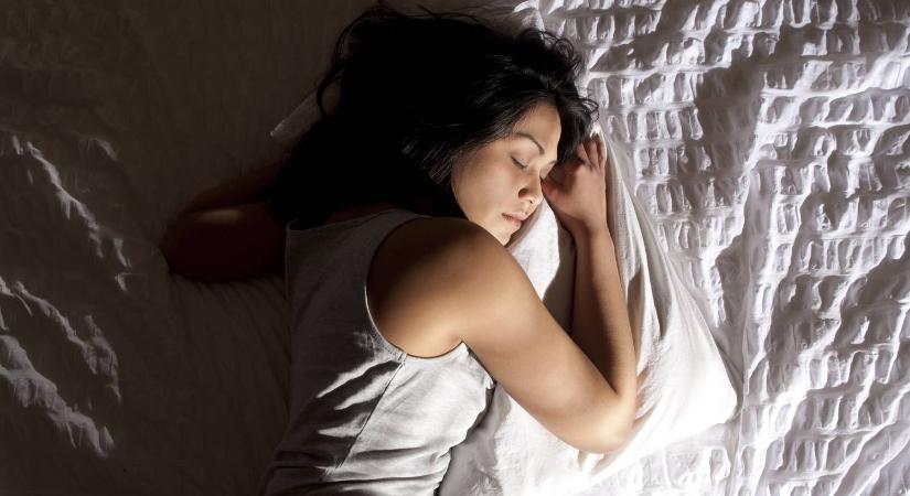 5 tudományos érv, ami elárulja melyik oldalunkon tudunk a legjobban elaludni