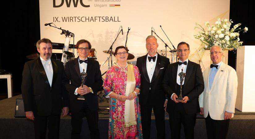 Rangos díjat vehetett át Debrecen polgármestere