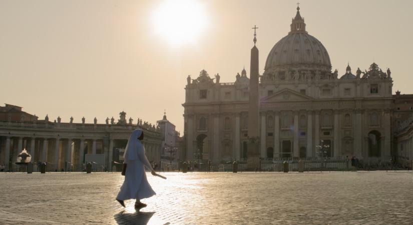Áll a bál a Vatikánban: csaknem ötven alkalmazott tett panaszt