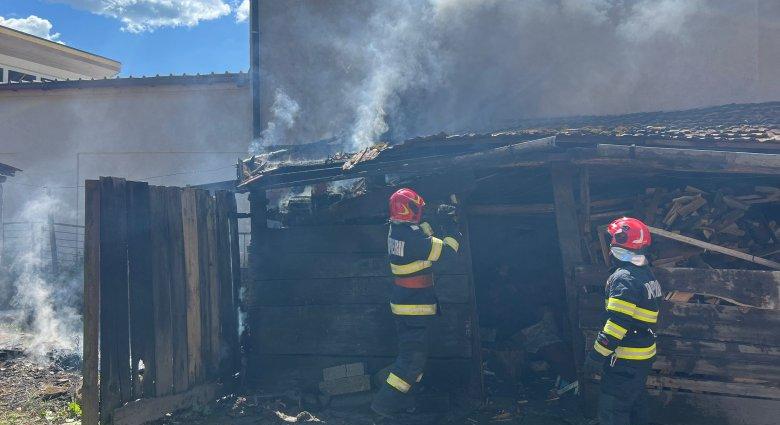 Tűz ütött ki egy faépítményben Segesváron