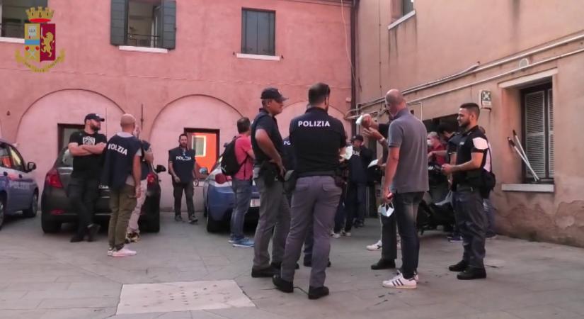 Rettegésben tartják az olasz nagyvárosokban élőket a fiatalokból álló bandák